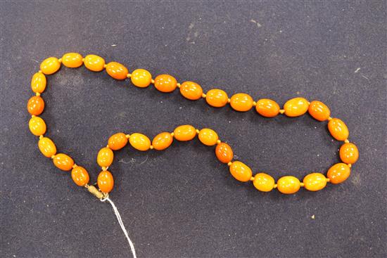 A single strand graduated oval amber bead necklace, gross weight 53 grams, approx. 62cm.